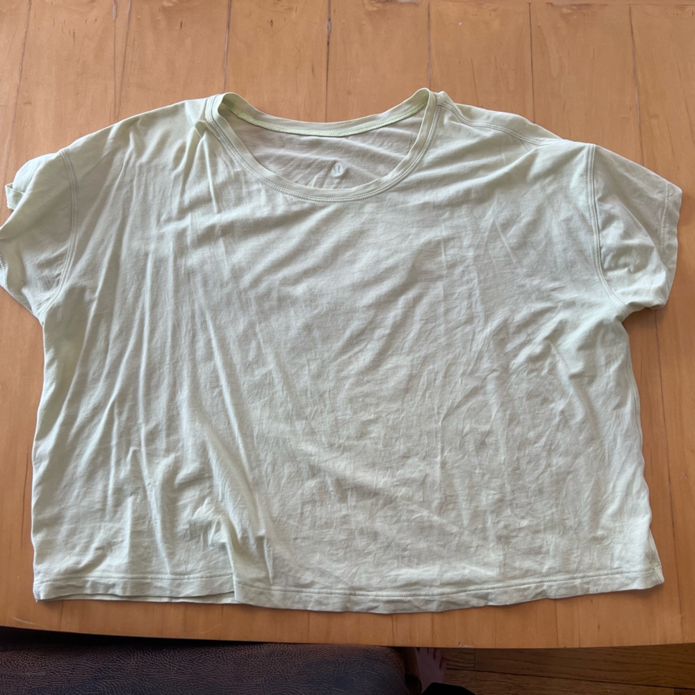 Lululemon Cropped Athletic Tee in Light Yellow